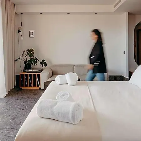 Hotel Moderne 4*